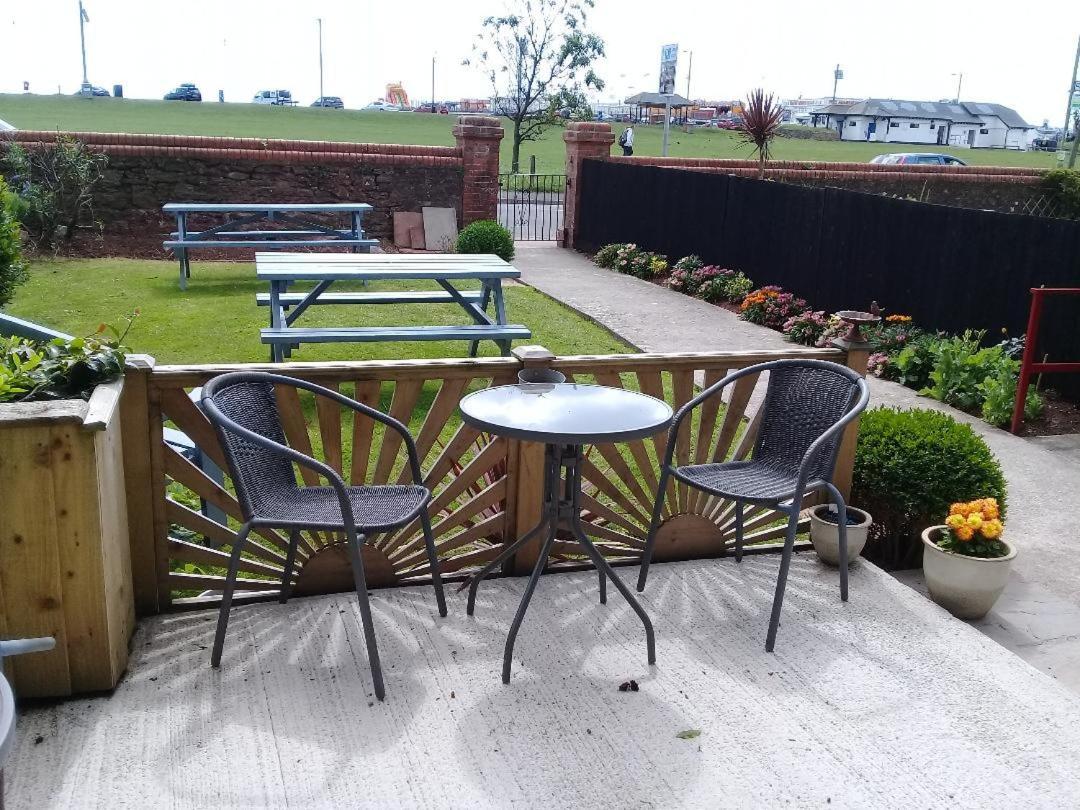 Sefton Lodge SEAFRONT ,PANORAMIC SEA VIEW ENSUITE BALCONY ROOMS AVAILABLE, GUEST GARDEN Paignton Zewnętrze zdjęcie
